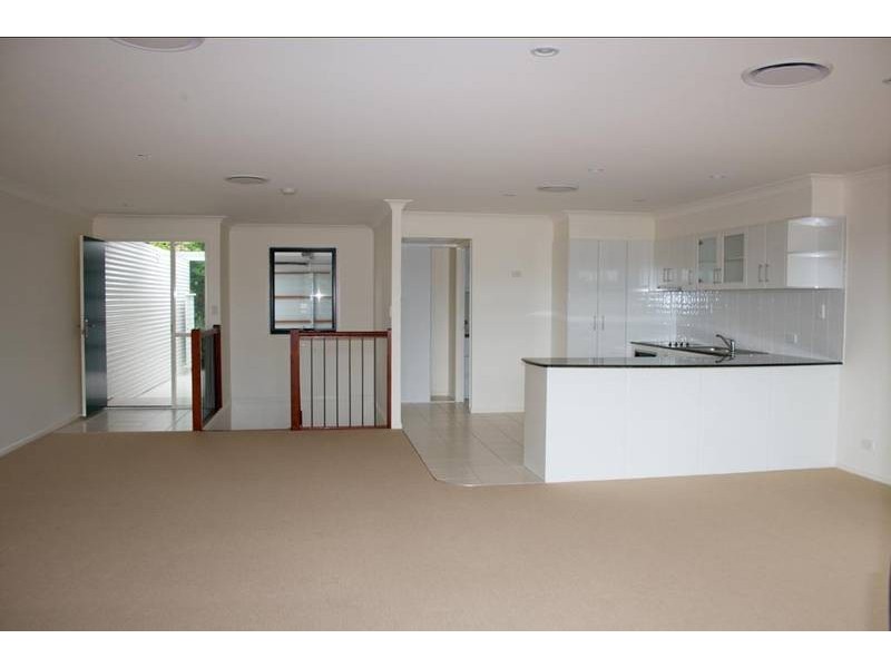 10/2 Ridgeline Way, Highland Park QLD 4211