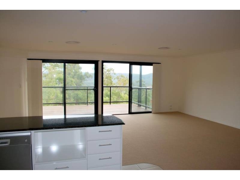 10/2 Ridgeline Way, Highland Park QLD 4211