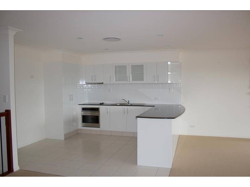 10/2 Ridgeline Way, Highland Park QLD 4211