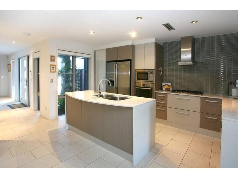 3011 The Boulevard, Carrara QLD 4211