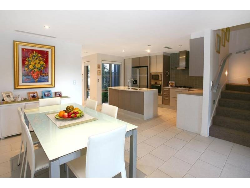 3011 The Boulevard, Carrara QLD 4211