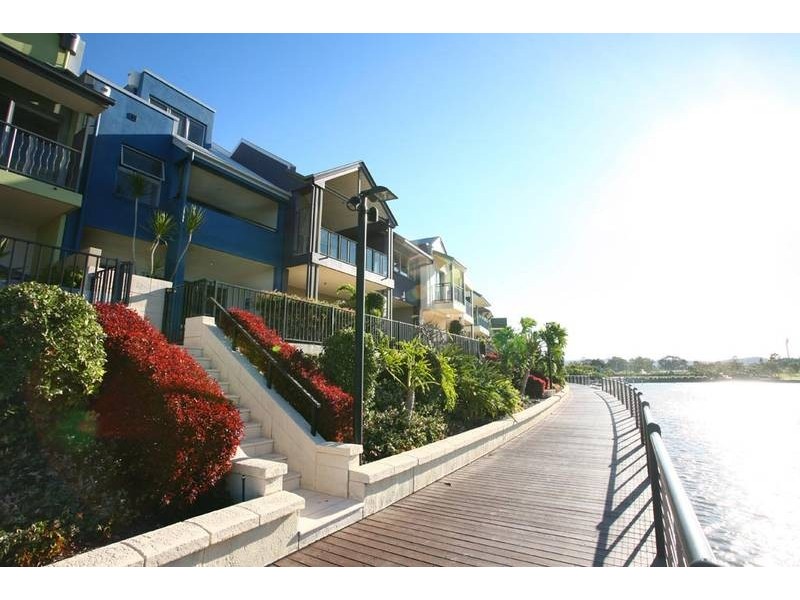 3011 The Boulevard, Carrara QLD 4211