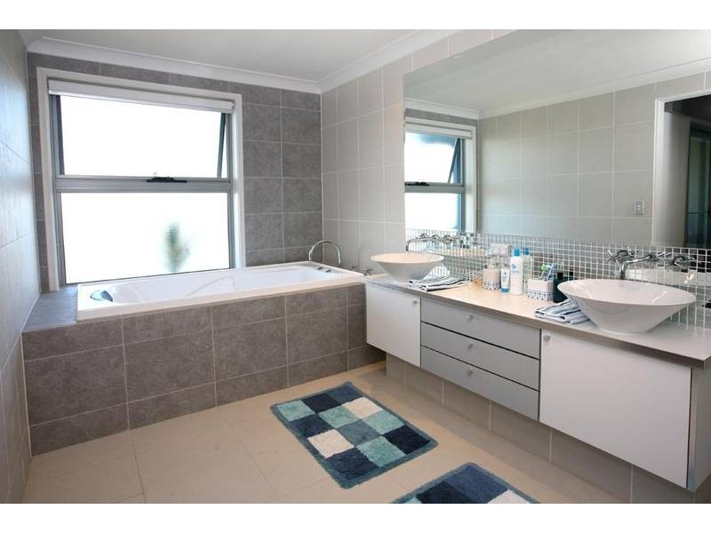 3011 The Boulevard, Carrara QLD 4211