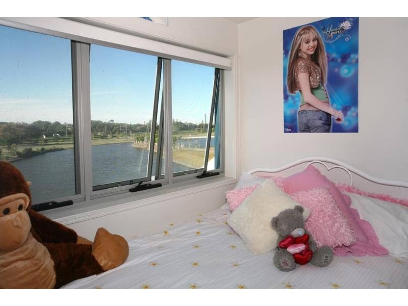 3011 The Boulevard, Carrara QLD 4211