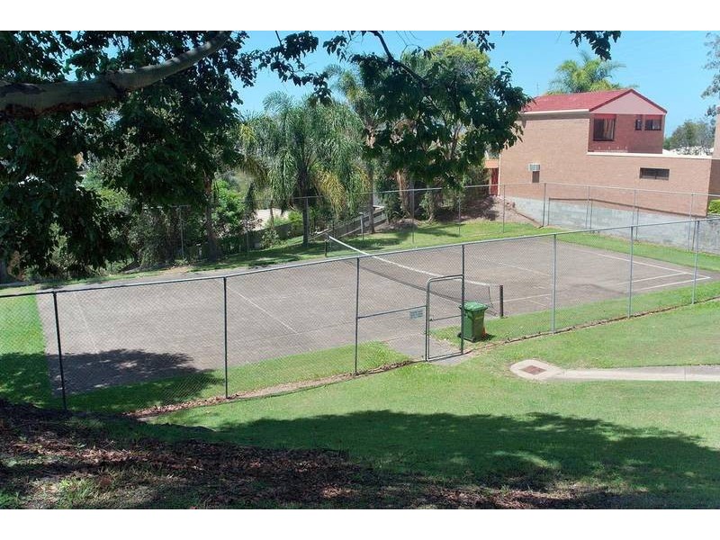 10/11 Balfour Crescent, Highland Park QLD 4211