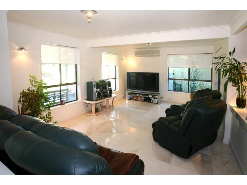 13 Bartlett Avenue, Nerang QLD 4211