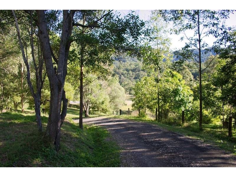 7 Lazy Way, Guanaba QLD 4210
