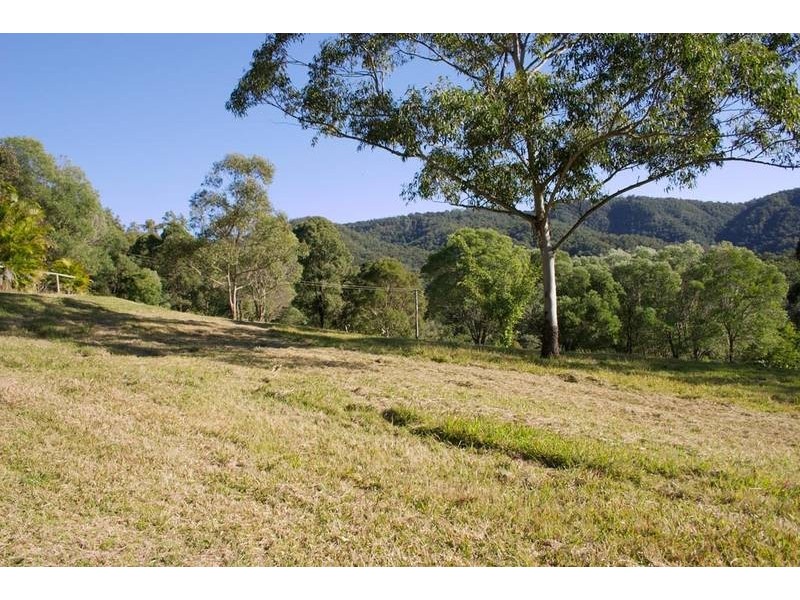 7 Lazy Way, Guanaba QLD 4210