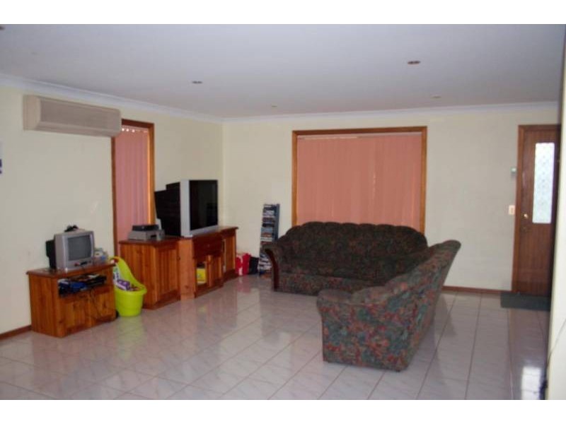 1 Suntory Court, Highland Park QLD 4211