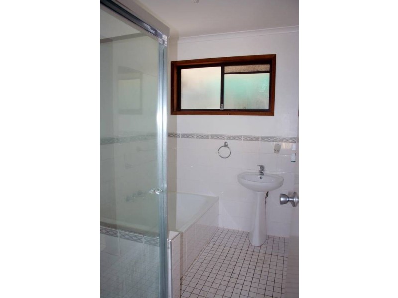 2 Jindivick Street, Worongary QLD 4213