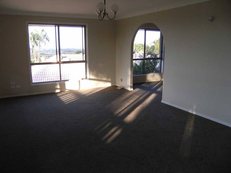32 Kincaid Drive, Highland Park QLD 4211