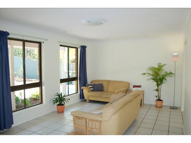 16 Burgundy Court, Highland Park QLD 4211