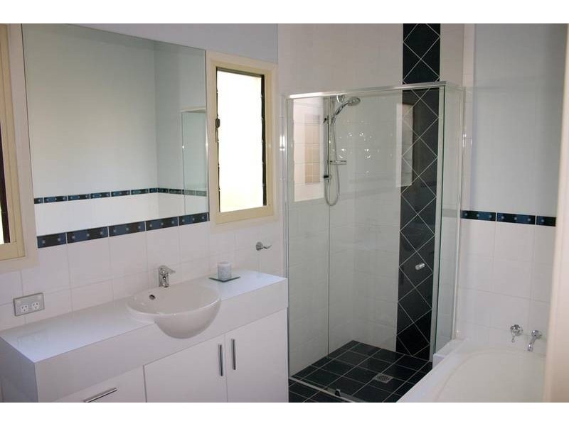 58 Tara Vista Blvd, Highland Park QLD 4211