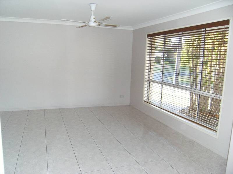 13 Perth Square, Highland Park QLD 4211