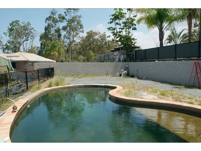 Gaven QLD 4211