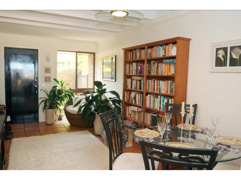 16/11 Balfour Crescent, Highland Park QLD 4211