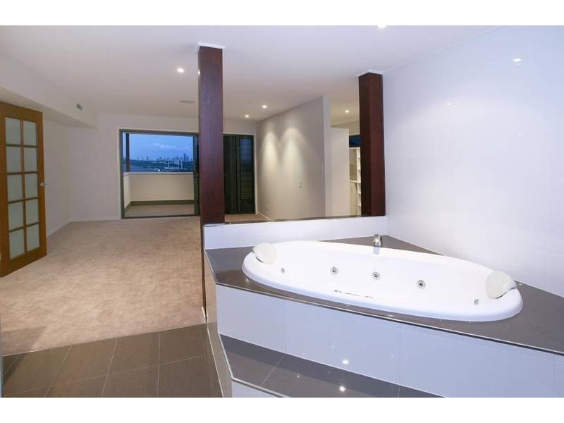 11 John Francis Drive, Carrara QLD 4211