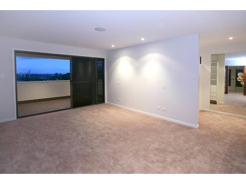 11 John Francis Drive, Carrara QLD 4211