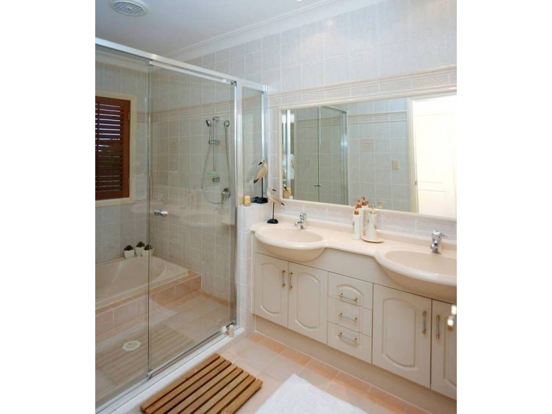 Highland Park QLD 4211