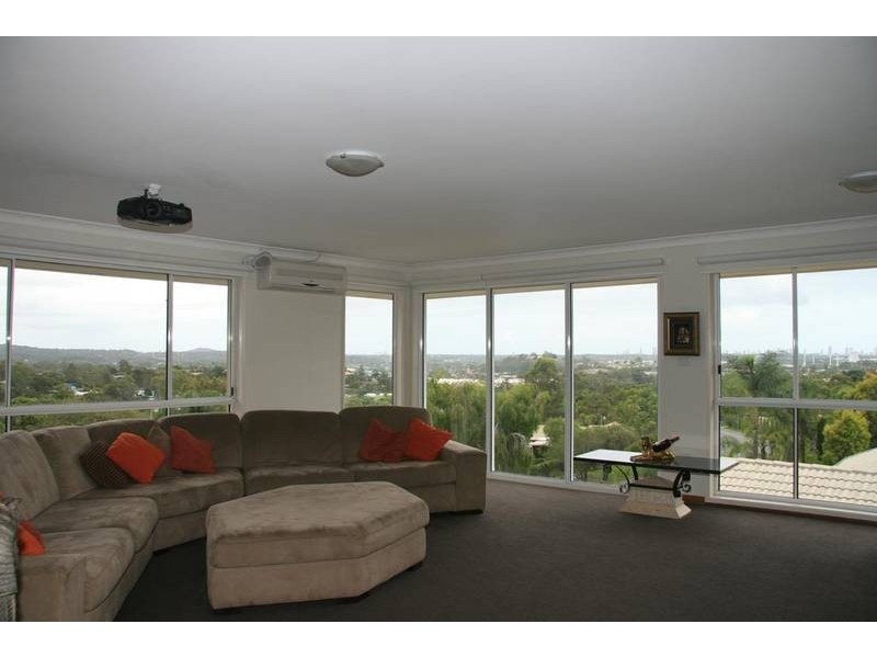 28 Kincaid Drive, Highland Park QLD 4211