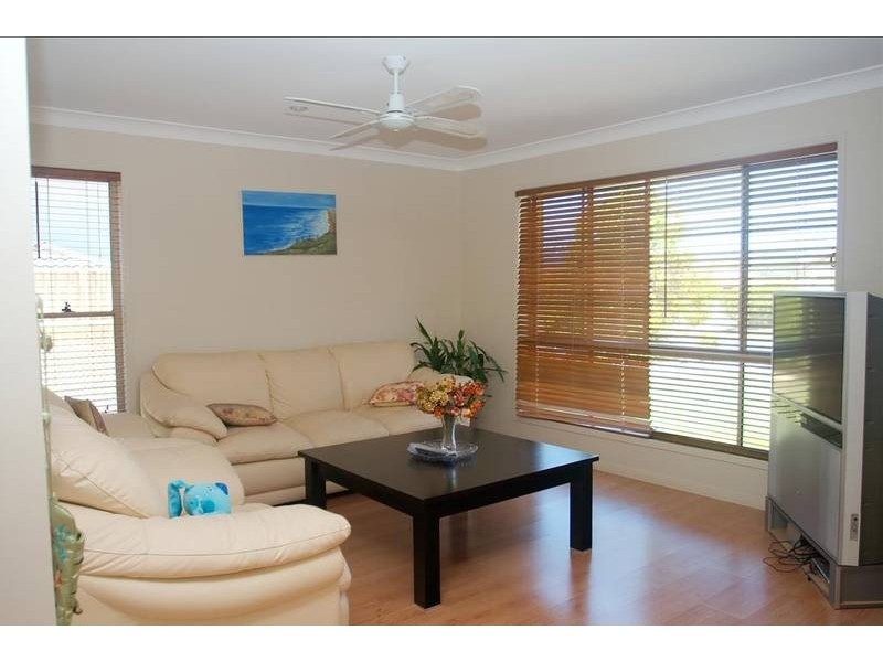 18 Golden Bear Drive, Arundel QLD 4214