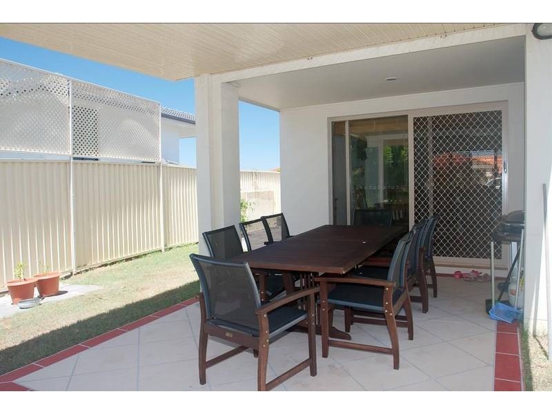 18 Golden Bear Drive, Arundel QLD 4214