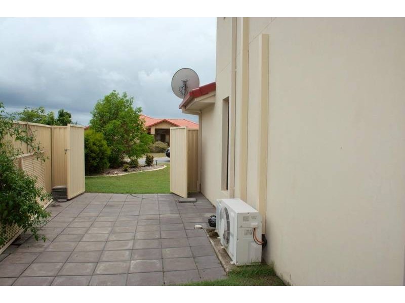 18 Golden Bear Drive, Arundel QLD 4214