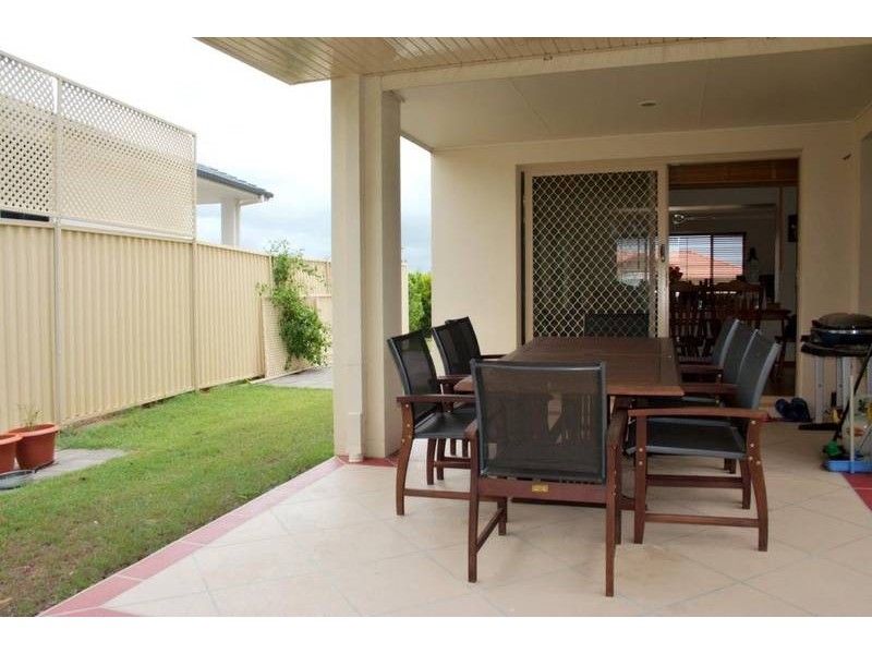 18 Golden Bear Drive, Arundel QLD 4214