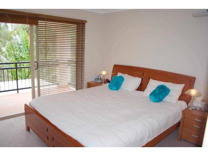 18 Golden Bear Drive, Arundel QLD 4214