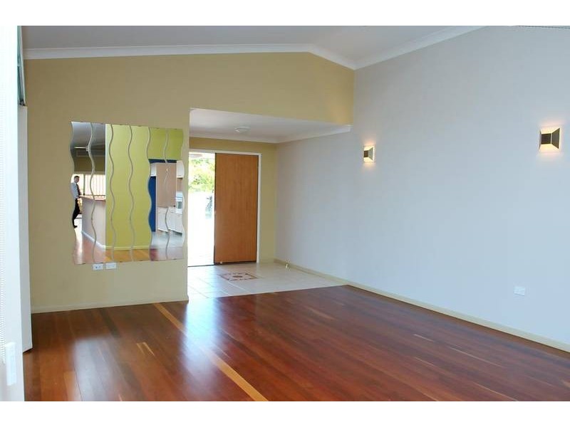 Highland Park QLD 4211