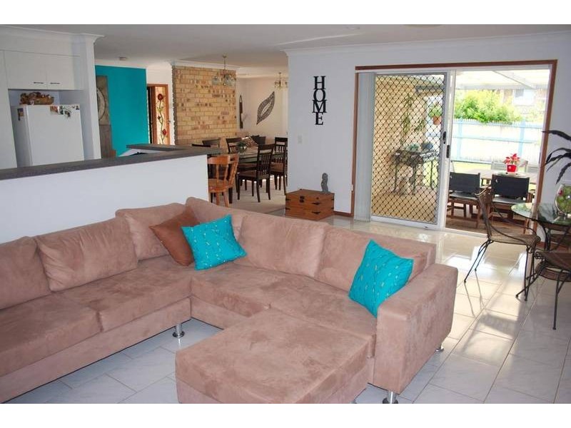 1 Lauder Court, Highland Park QLD 4211