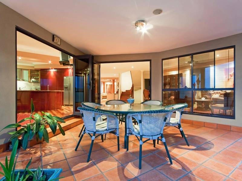 30 Ballah Crescent, Highland Park QLD 4211