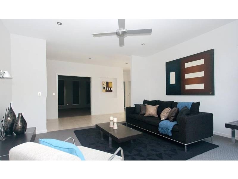 8 Corymbia Way, Molendinar QLD 4214