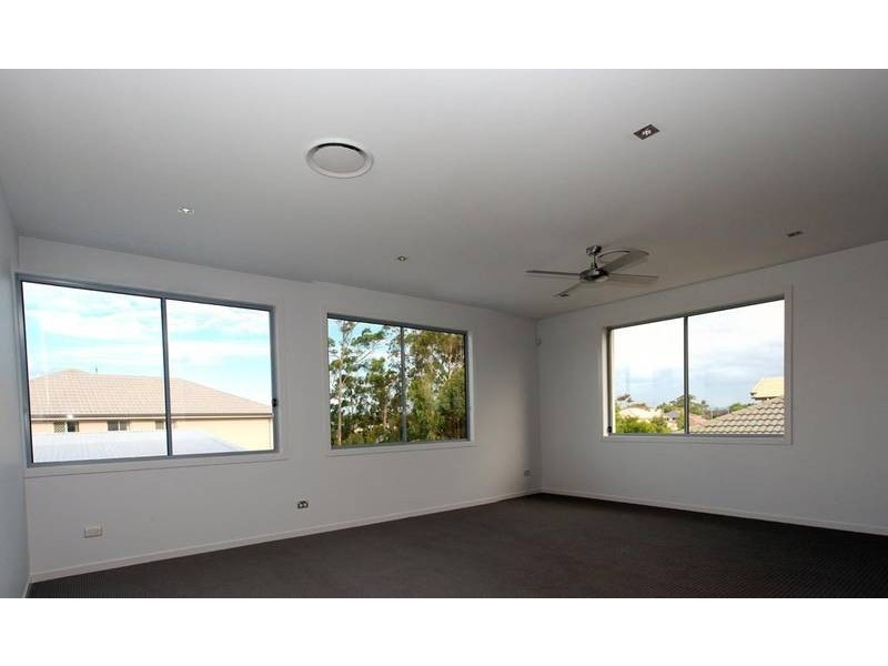 8 Corymbia Way, Molendinar QLD 4214