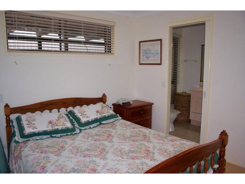 1 Burcott Court, Carrara QLD 4211