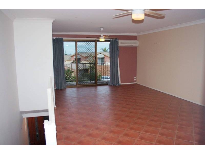 2/1 Kilpatrick Court, Highland Park QLD 4211