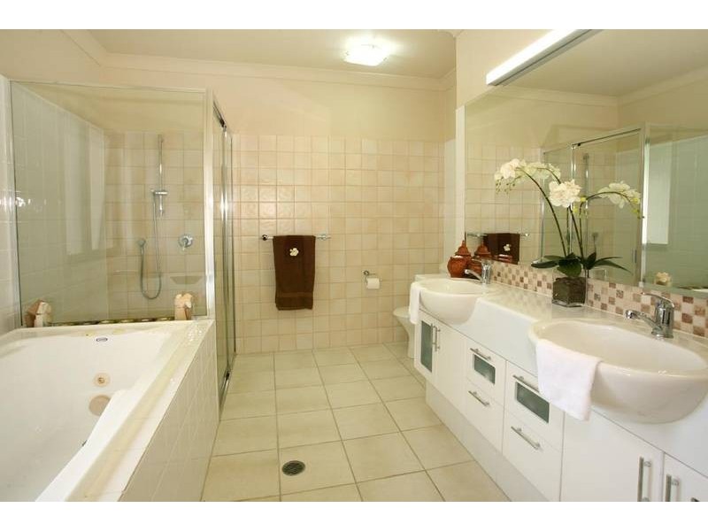 2082/1 The Vistas Drive, Carrara QLD 4211