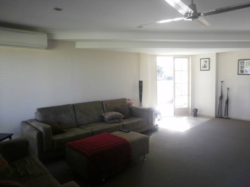 16 Aberdeen Court, Highland Park QLD 4211