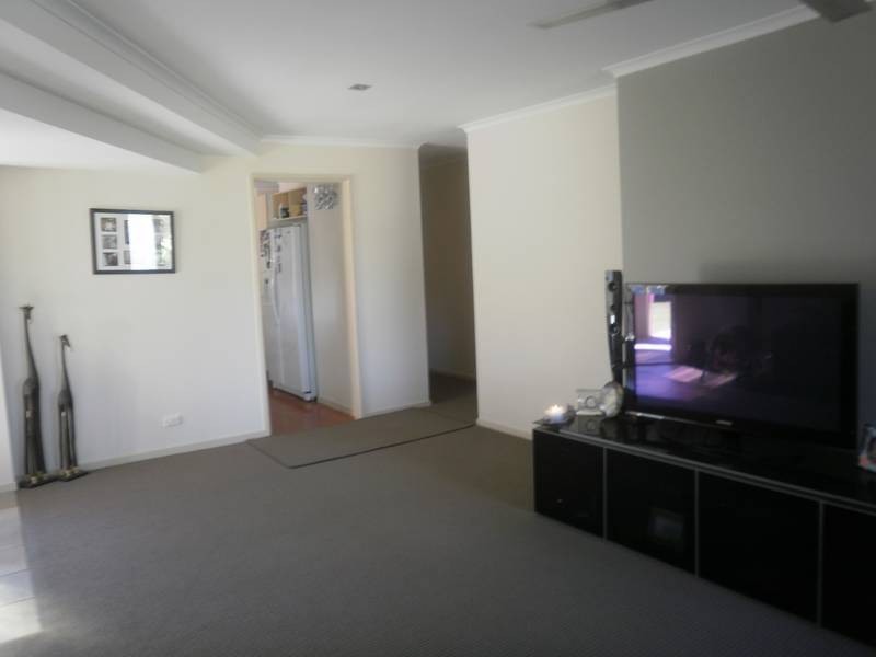 16 Aberdeen Court, Highland Park QLD 4211