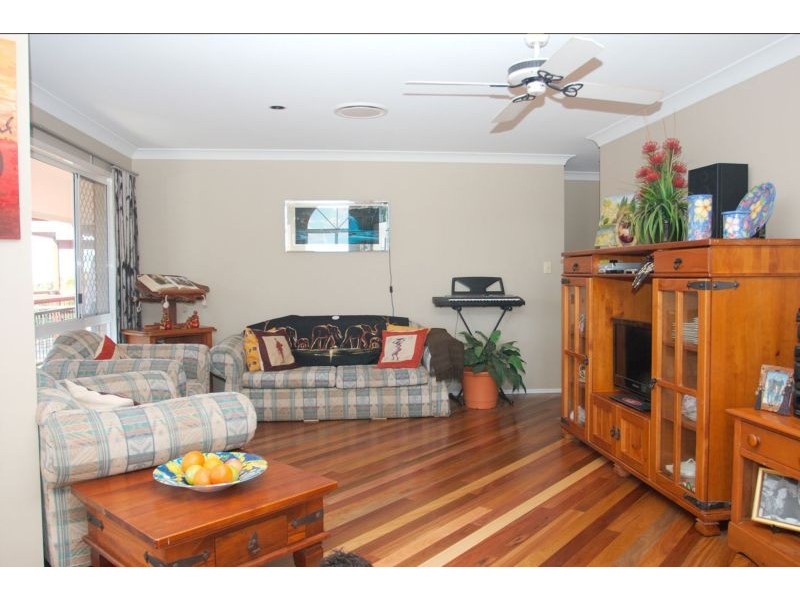 8 Parklane Place, Highland Park QLD 4211