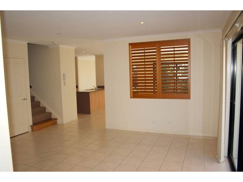 8/136 Palm Meadows Drive, Carrara QLD 4211