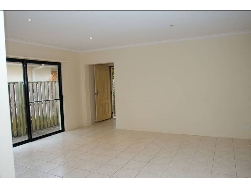 8/136 Palm Meadows Drive, Carrara QLD 4211