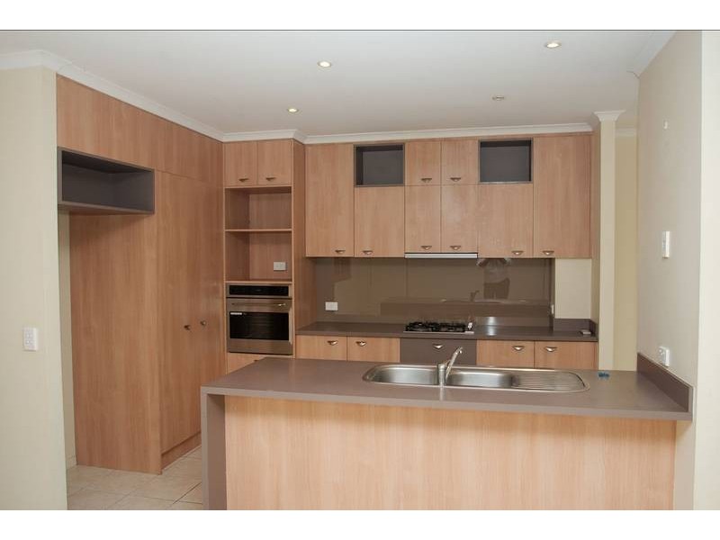 8/136 Palm Meadows Drive, Carrara QLD 4211