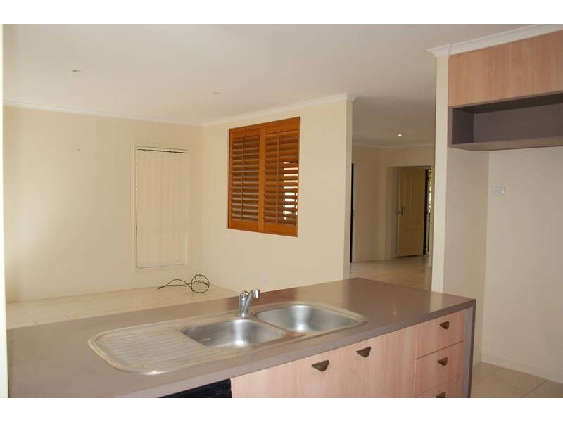 8/136 Palm Meadows Drive, Carrara QLD 4211