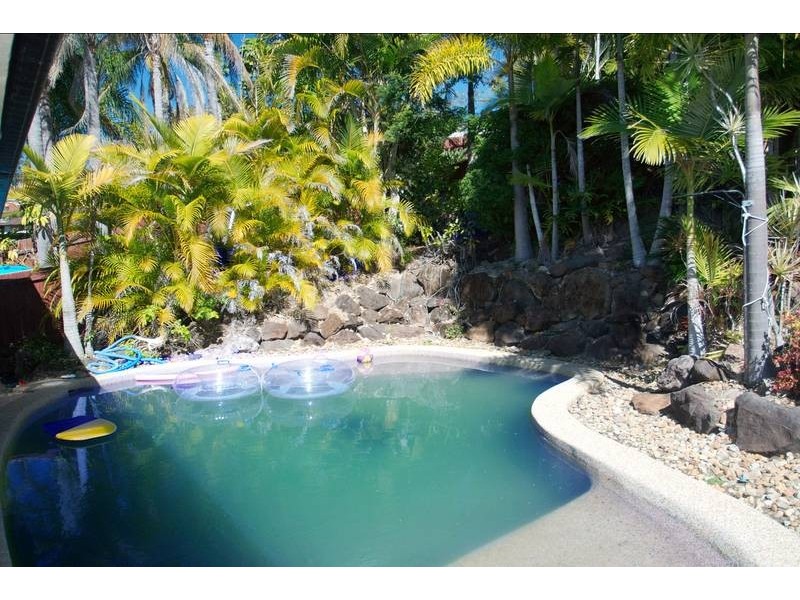 3 Culloden Court, Highland Park QLD 4211