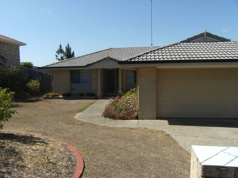 7 Henderson Rise, Pacific Pines QLD 4211