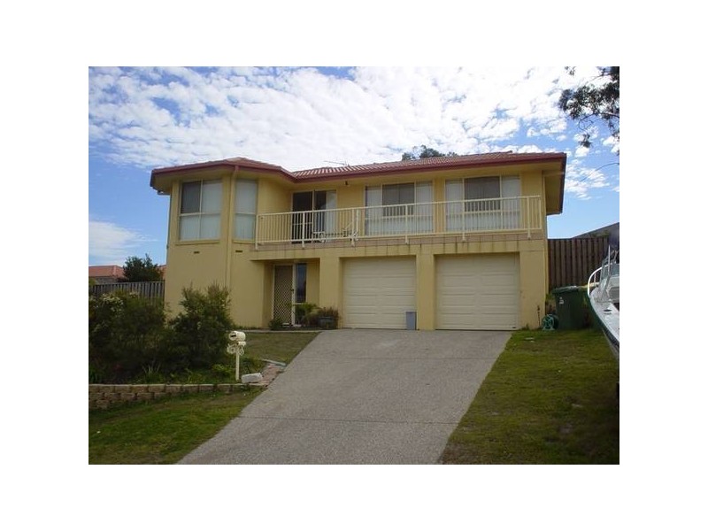 14 Maui Crescent, Pacific Pines QLD 4211