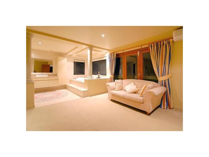 Highland Park QLD 4211