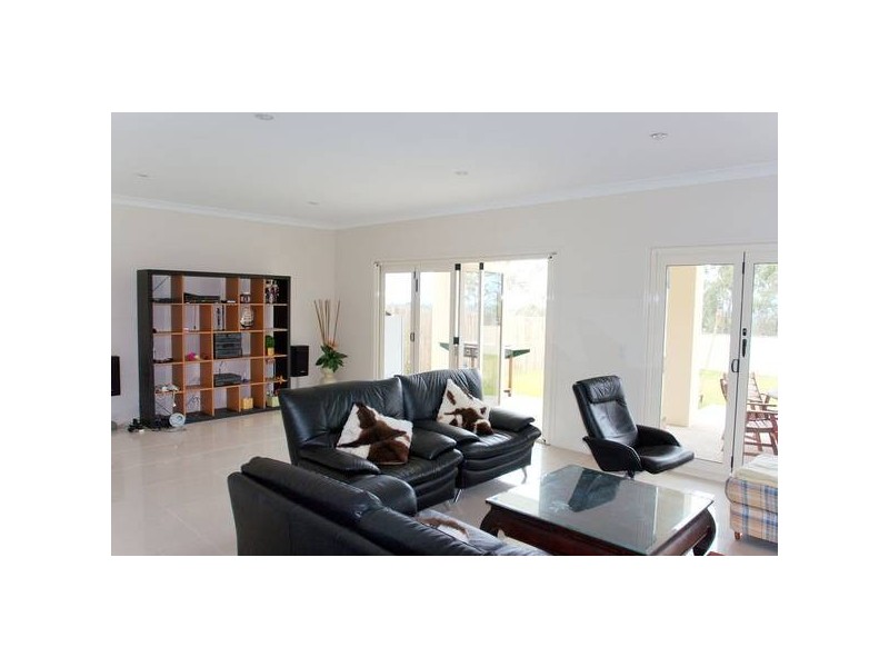Zane Street, Molendinar QLD 4214