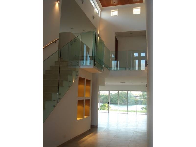 2/33 The Boulevarde, Benowa QLD 4217